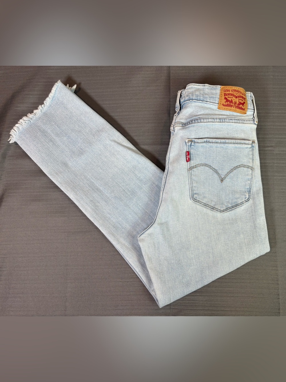 Levi’s 724 High Rise Straight Crop Jeans Light Wash Frayed Hem Size 29